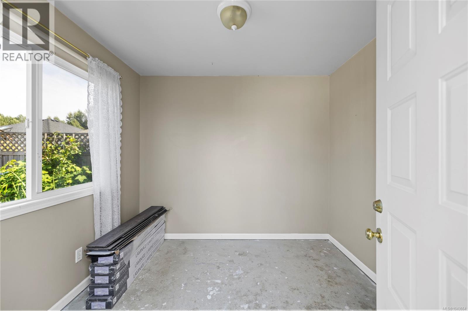 238 Strawberry Cres - 36