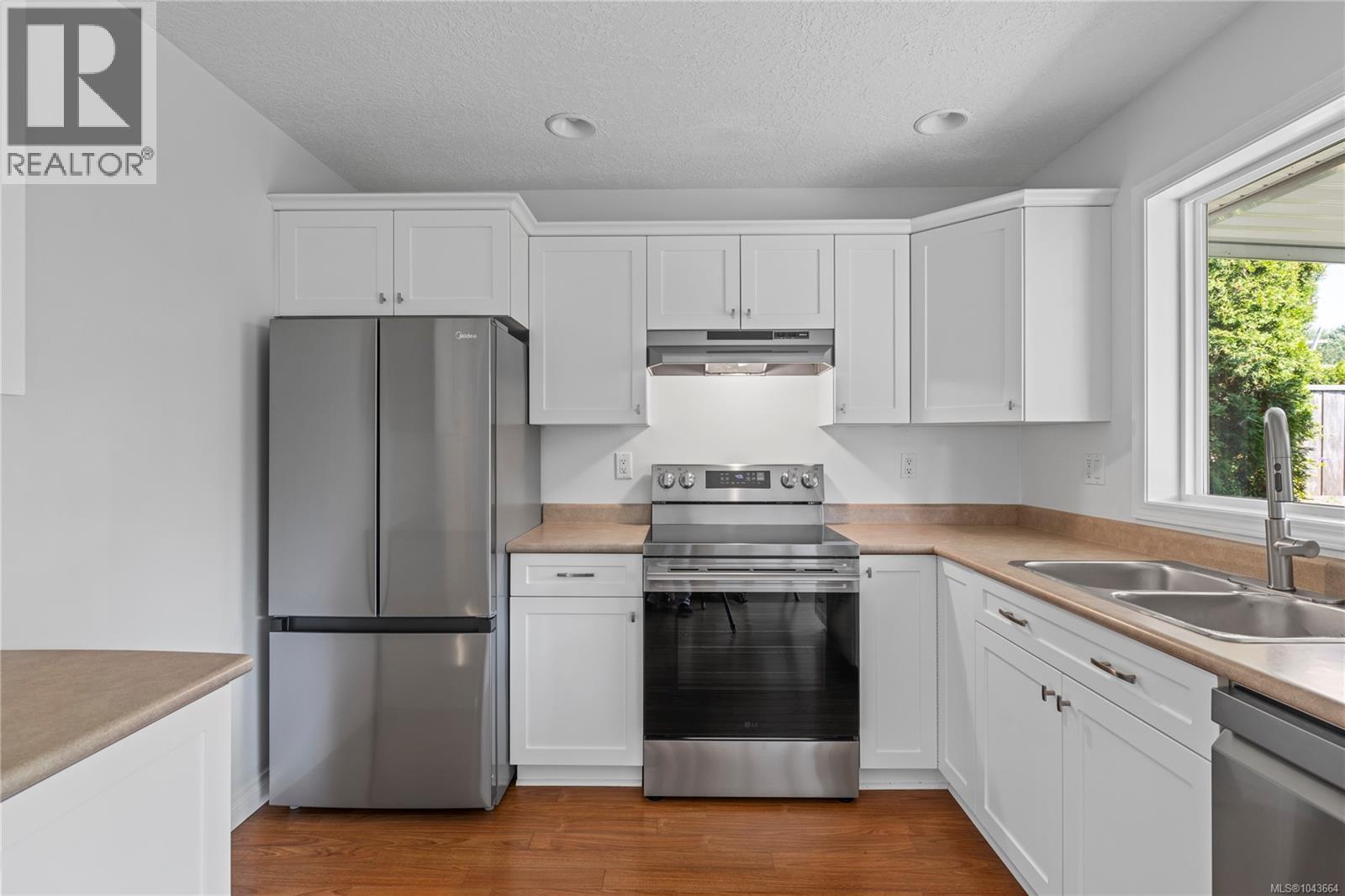238 Strawberry Cres - 30