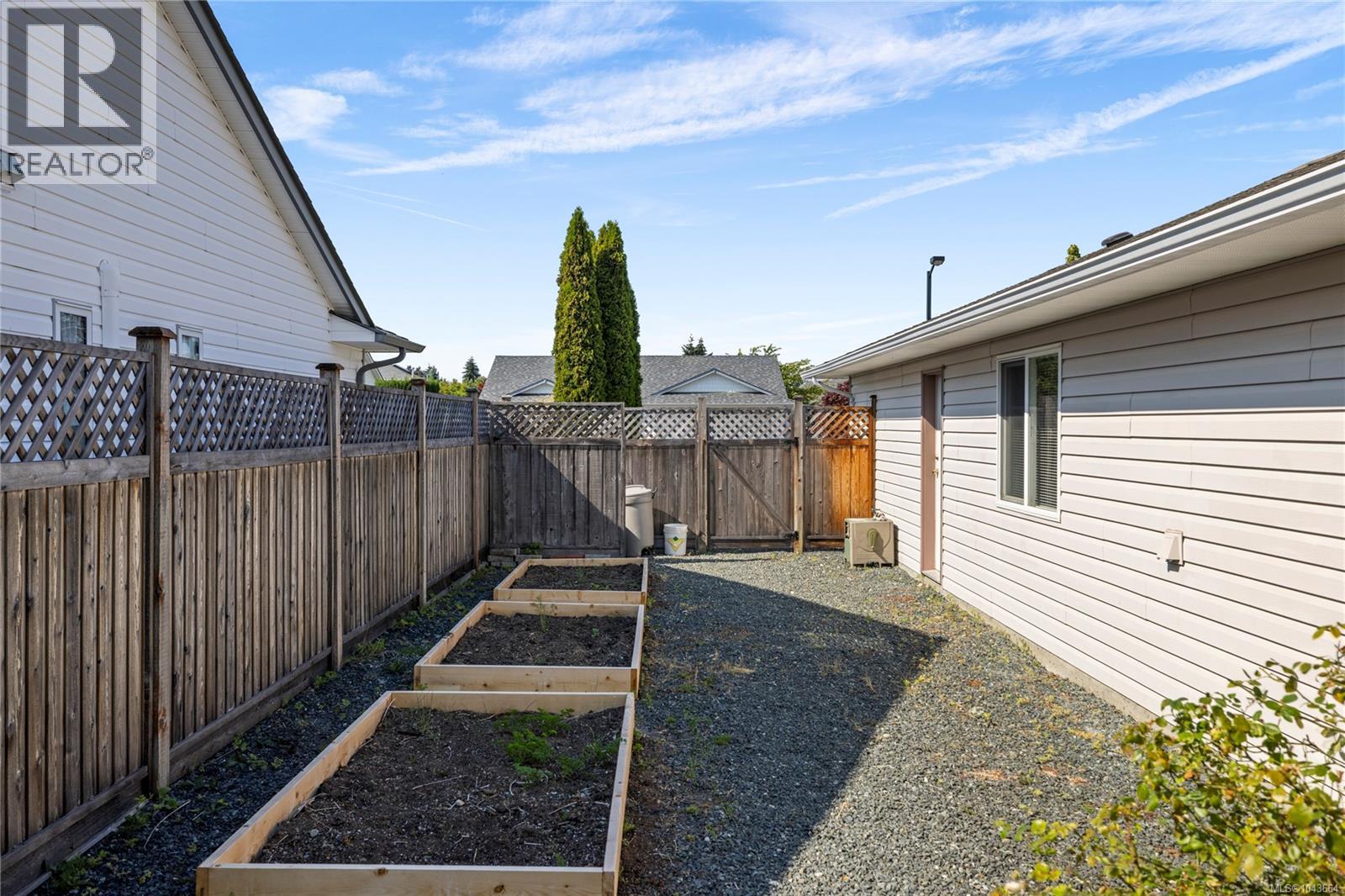 238 Strawberry Cres - 39