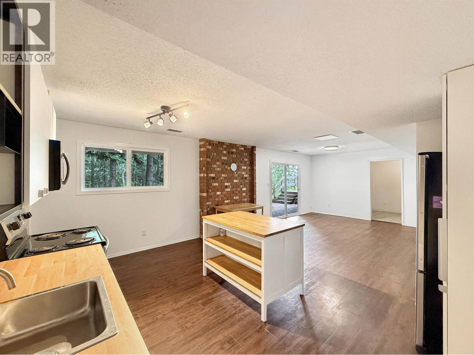 2555 WALLACE PLACE - 28