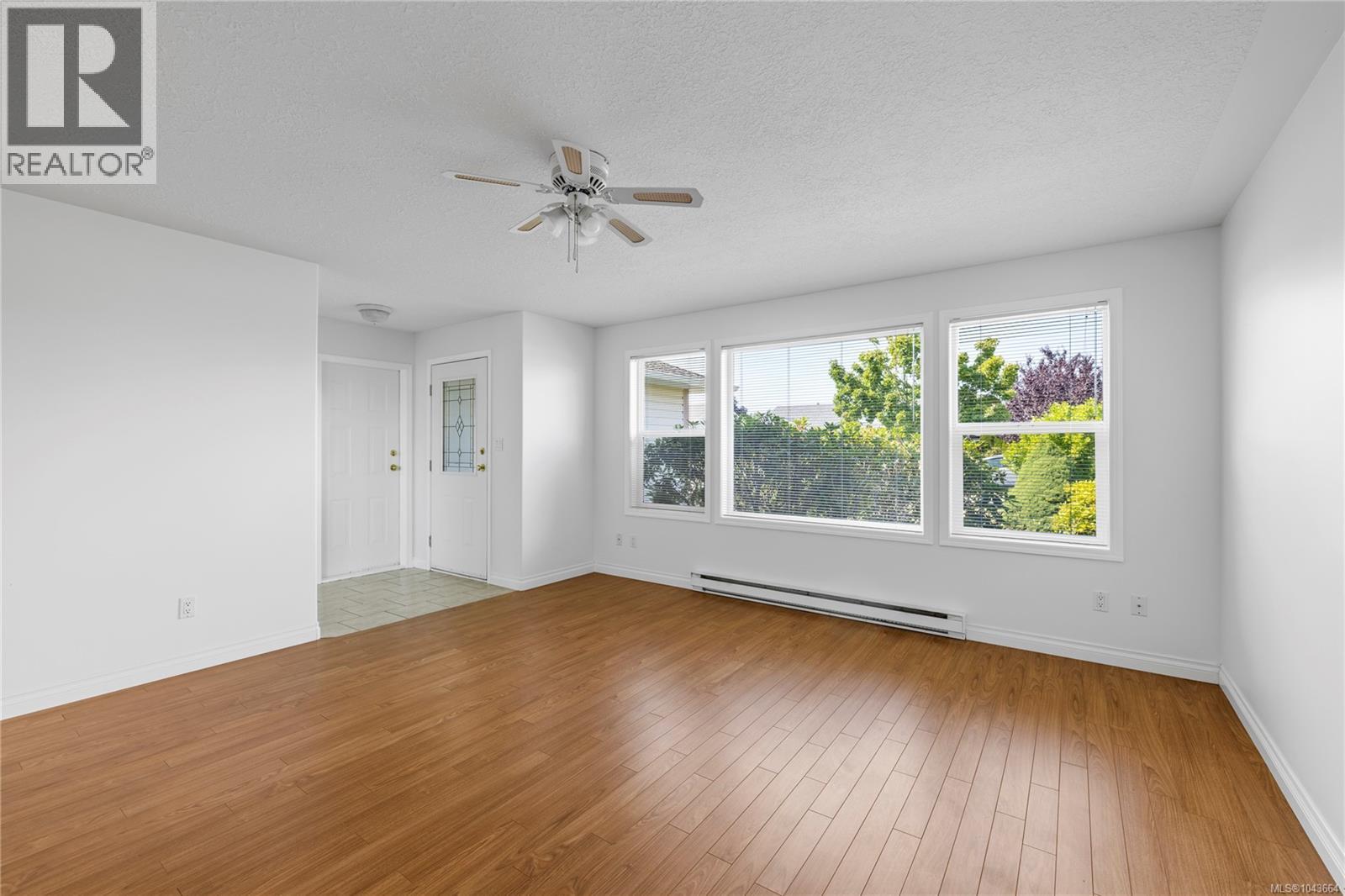 238 Strawberry Cres - 25