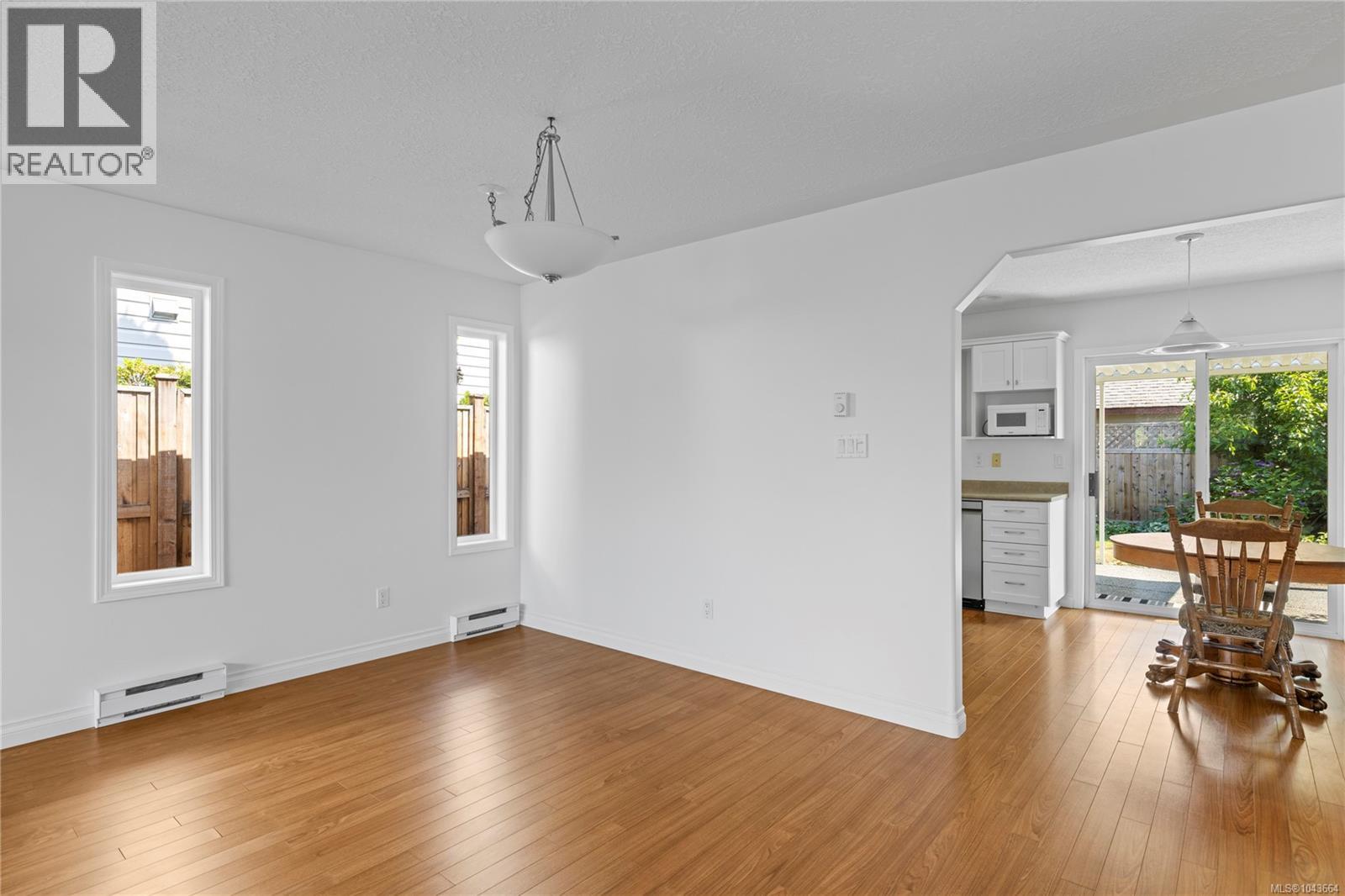 238 Strawberry Cres - 27
