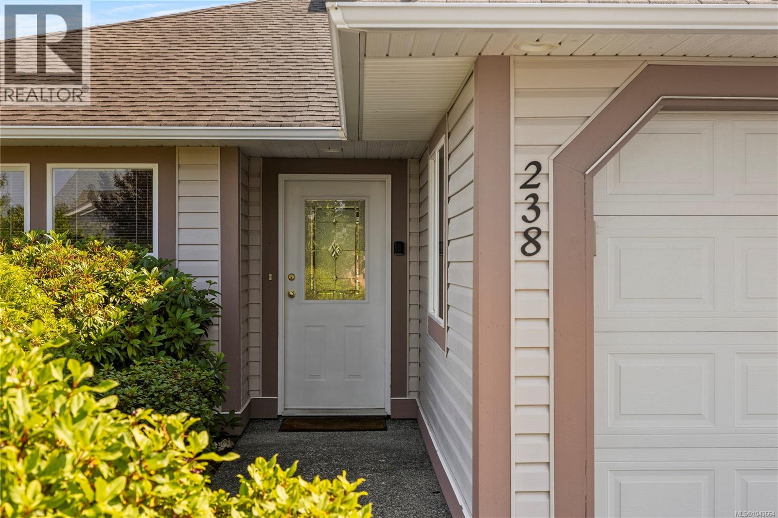 238 Strawberry Cres - 23