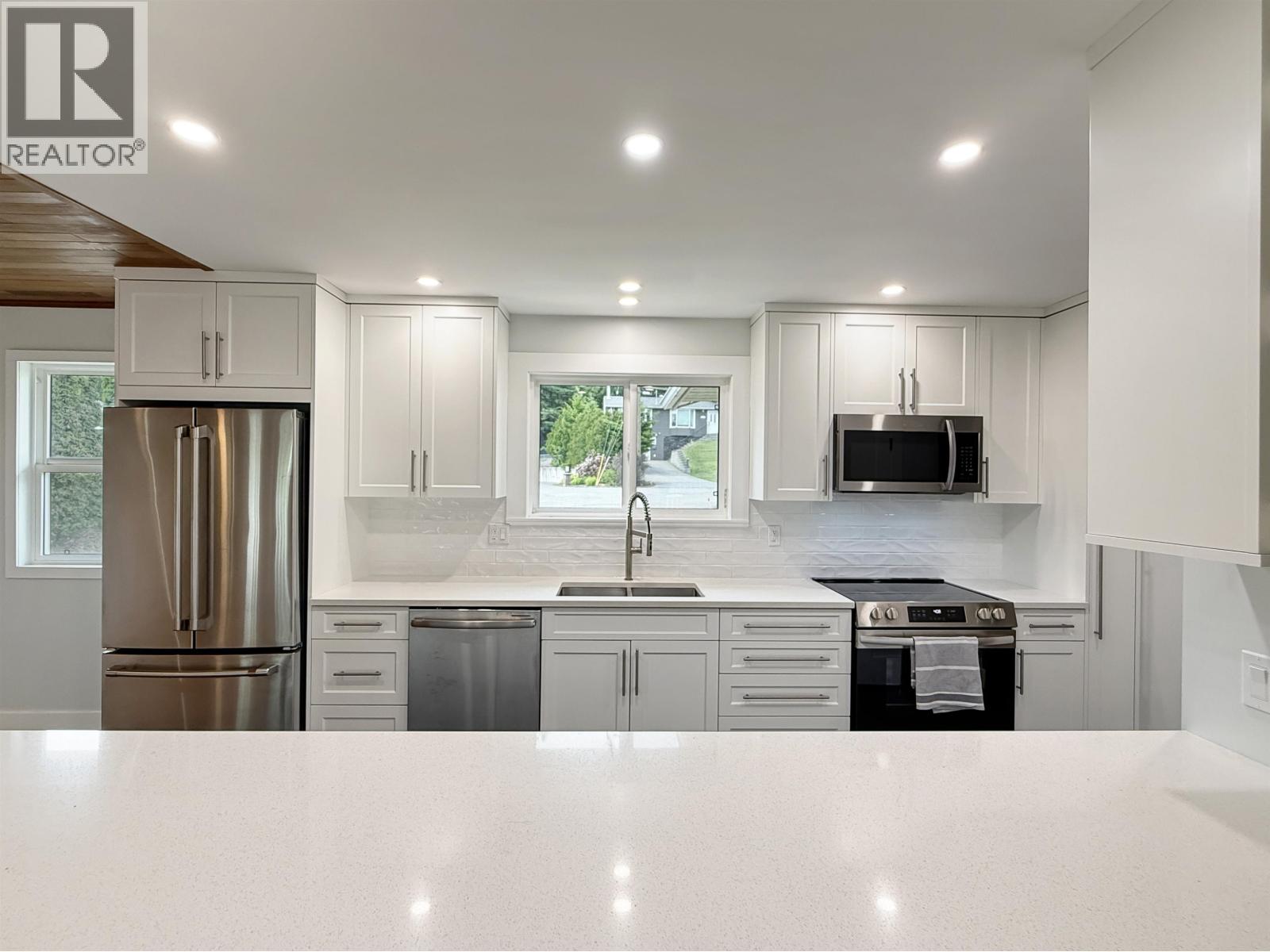 2555 WALLACE PLACE - 13