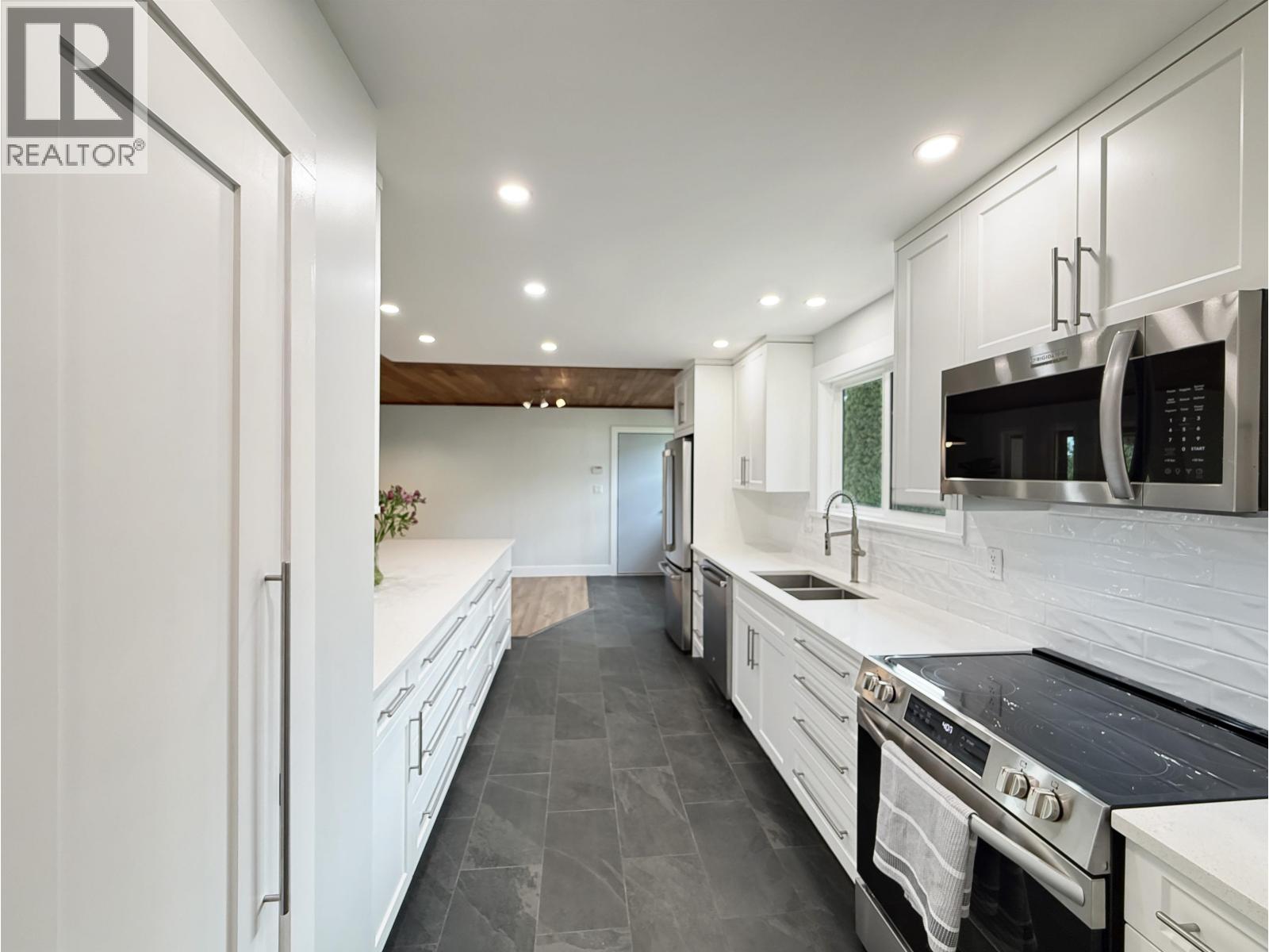 2555 WALLACE PLACE - 16