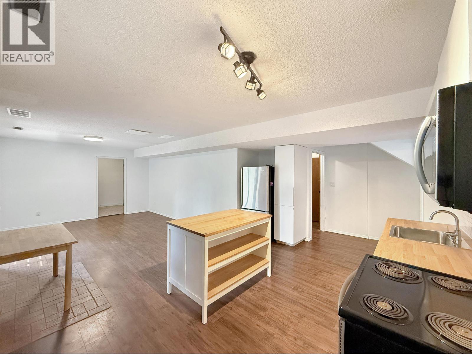 2555 WALLACE PLACE - 30