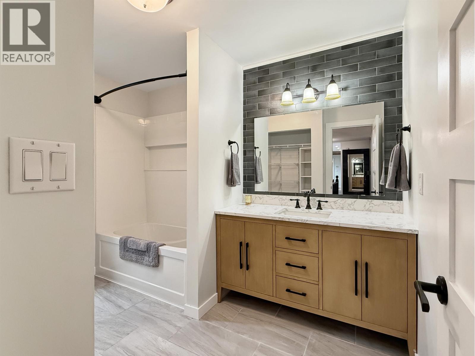 2555 WALLACE PLACE - 25