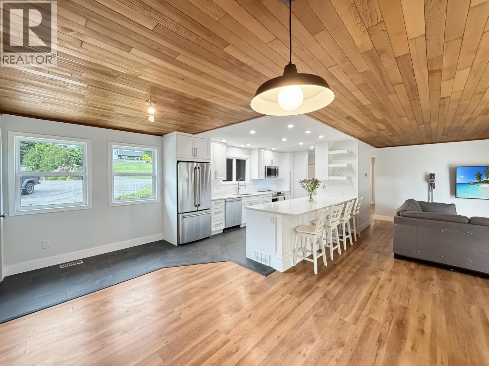 2555 WALLACE PLACE - 17