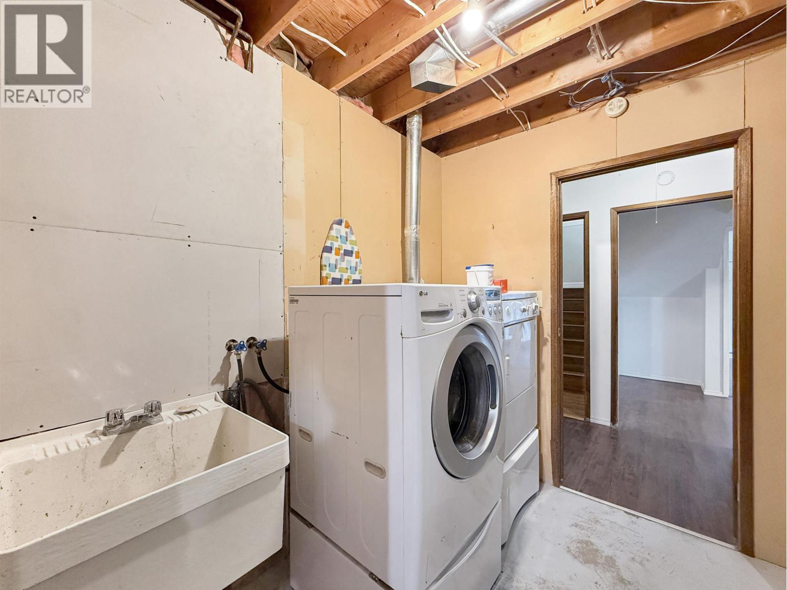 2555 WALLACE PLACE - 34