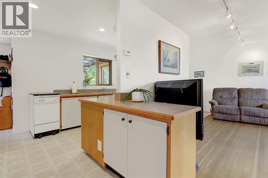10904 108 Avenue - 12