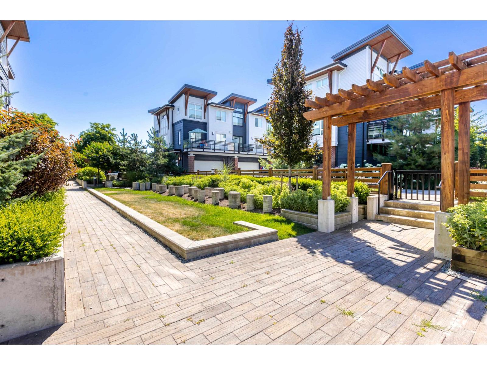 202 22136 49 AVENUE, Langley