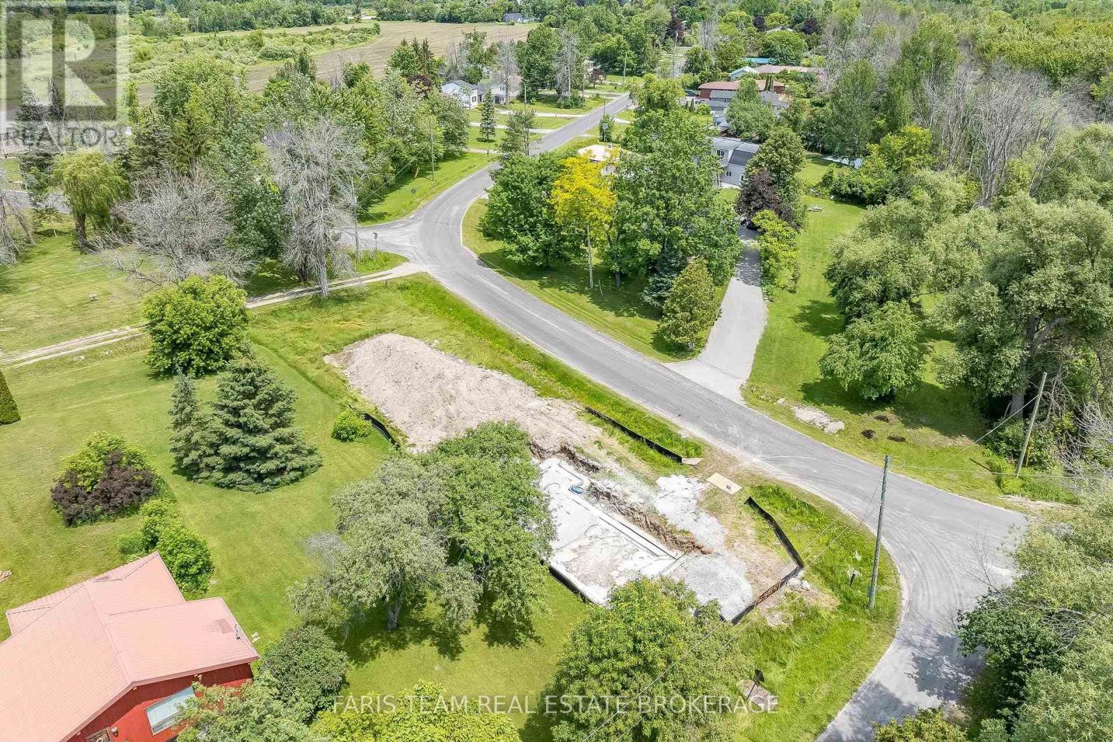 4138 FOUNTAIN DRIVE - 3