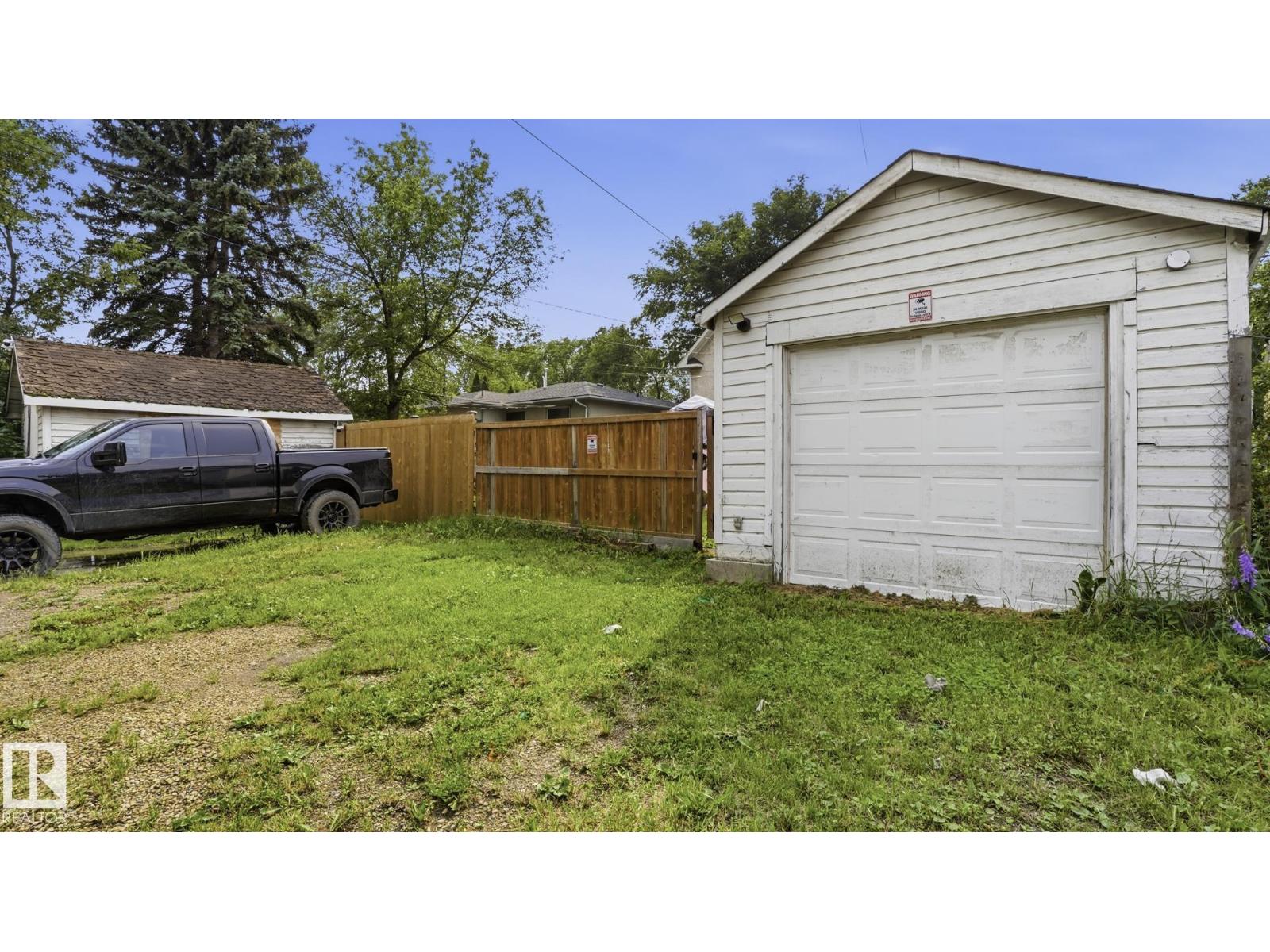11617 84 ST NW - 44