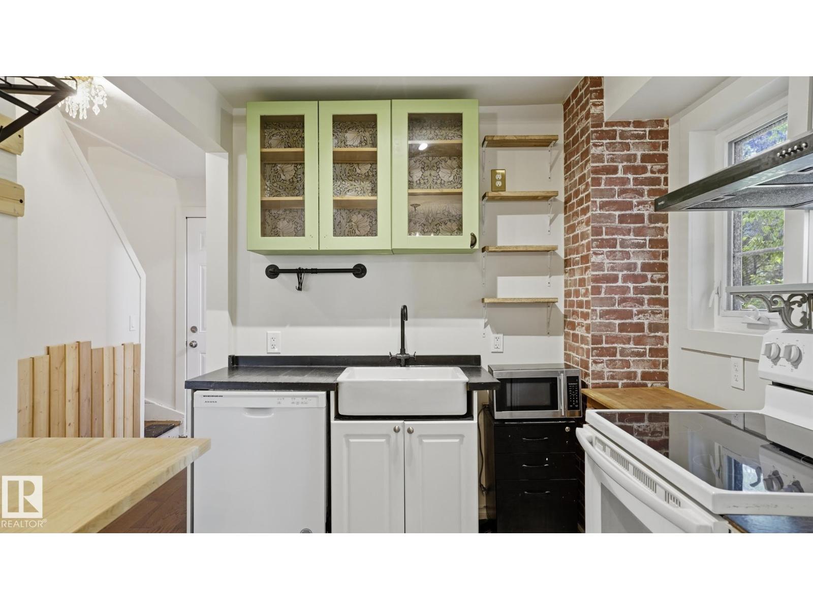 11617 84 ST NW - 8