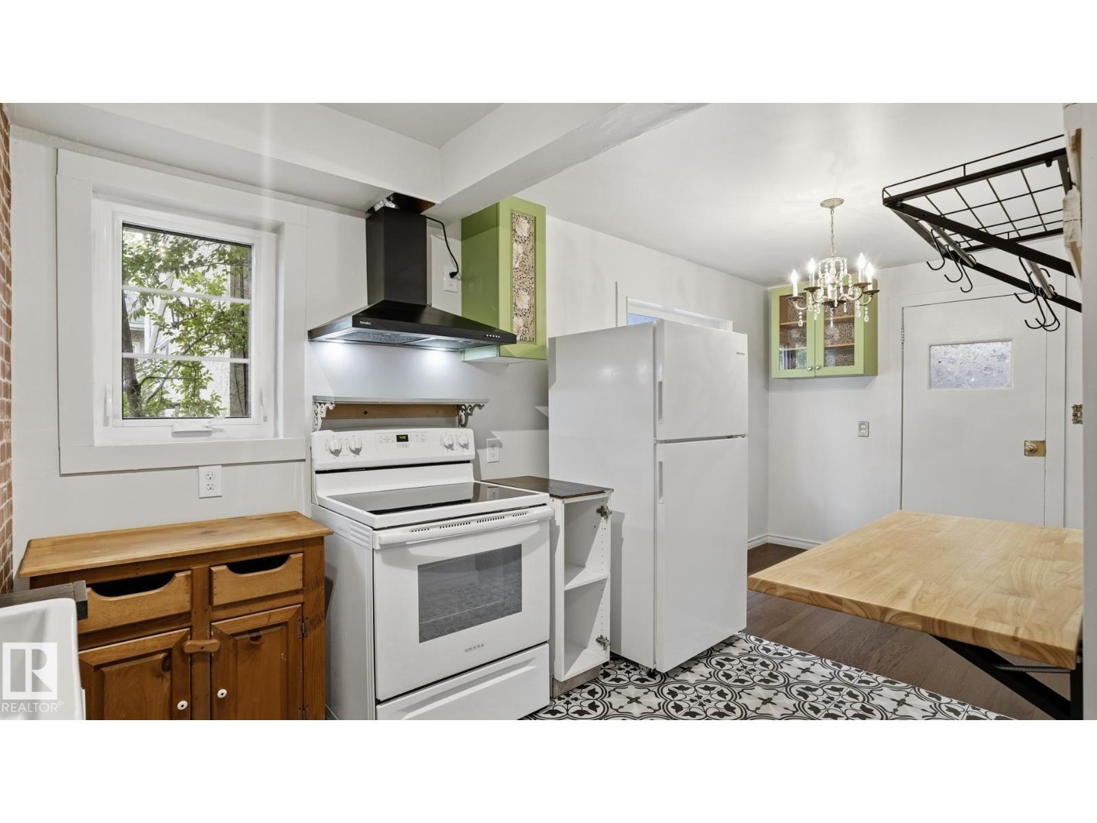 11617 84 ST NW - 9