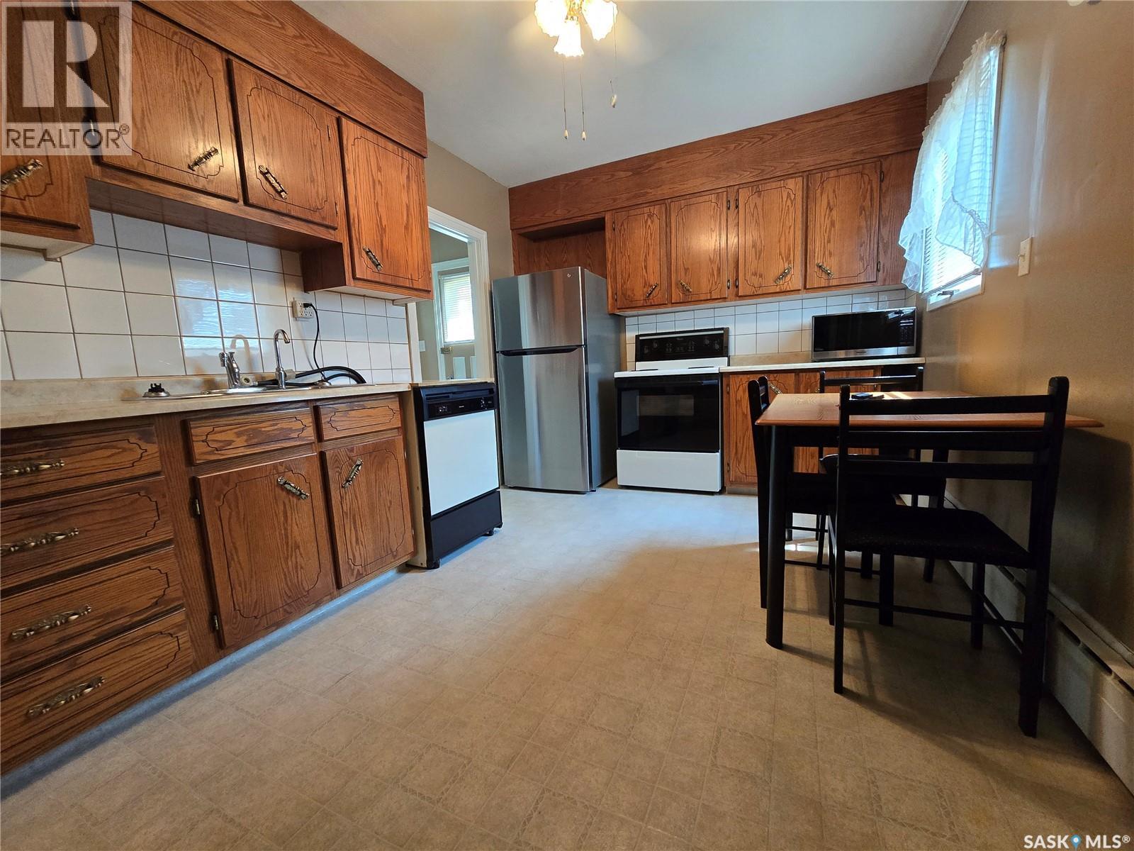 223 9TH STREET, Weyburn — photo 3