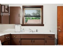 1701 C Avenue N, Saskatoon, SK S7L1L6 Photo 16