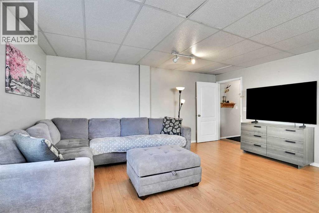 7237 Laguna Way NE - 25