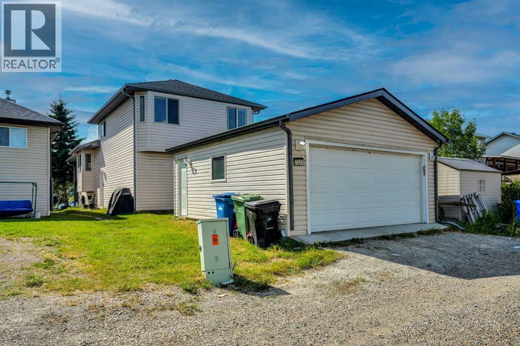 7237 Laguna Way NE - 38