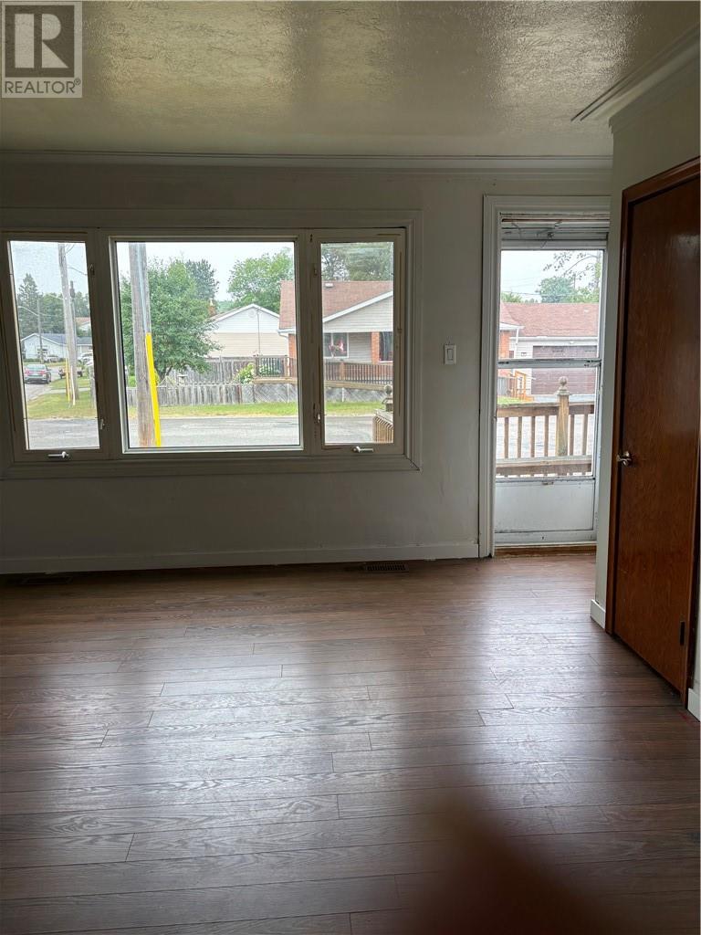 39 Oakwood Avenue - Image 3