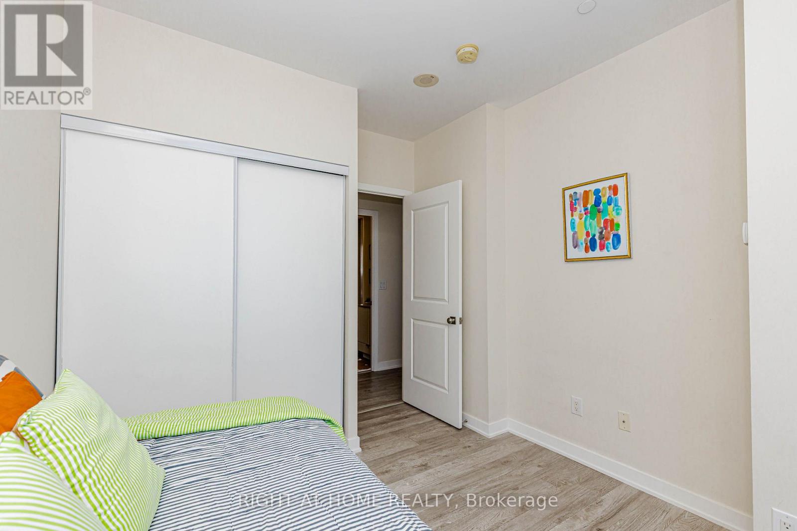 #PH03 4633 GLEN ERIN DRIVE W - 28