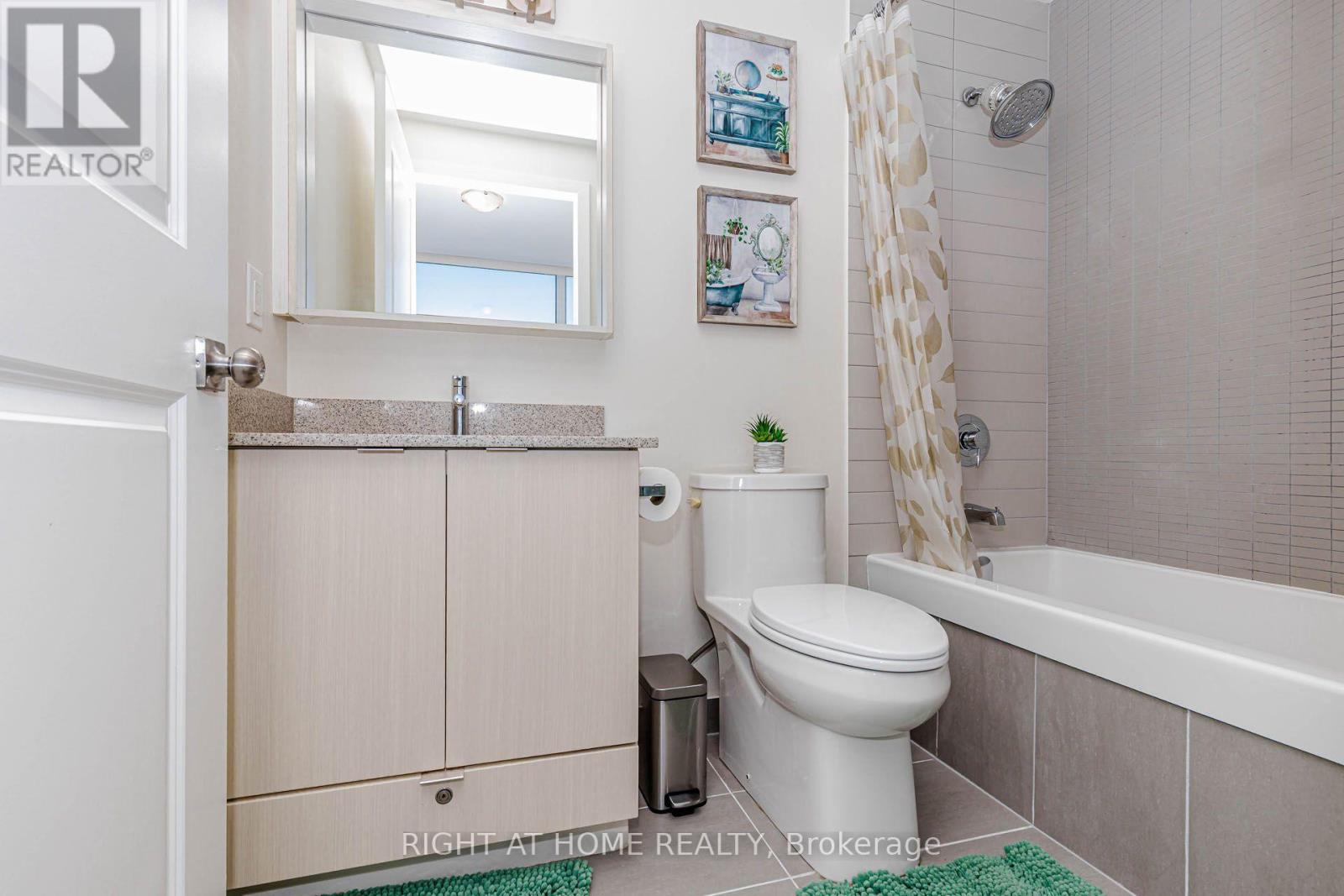 #PH03 4633 GLEN ERIN DRIVE W - 29