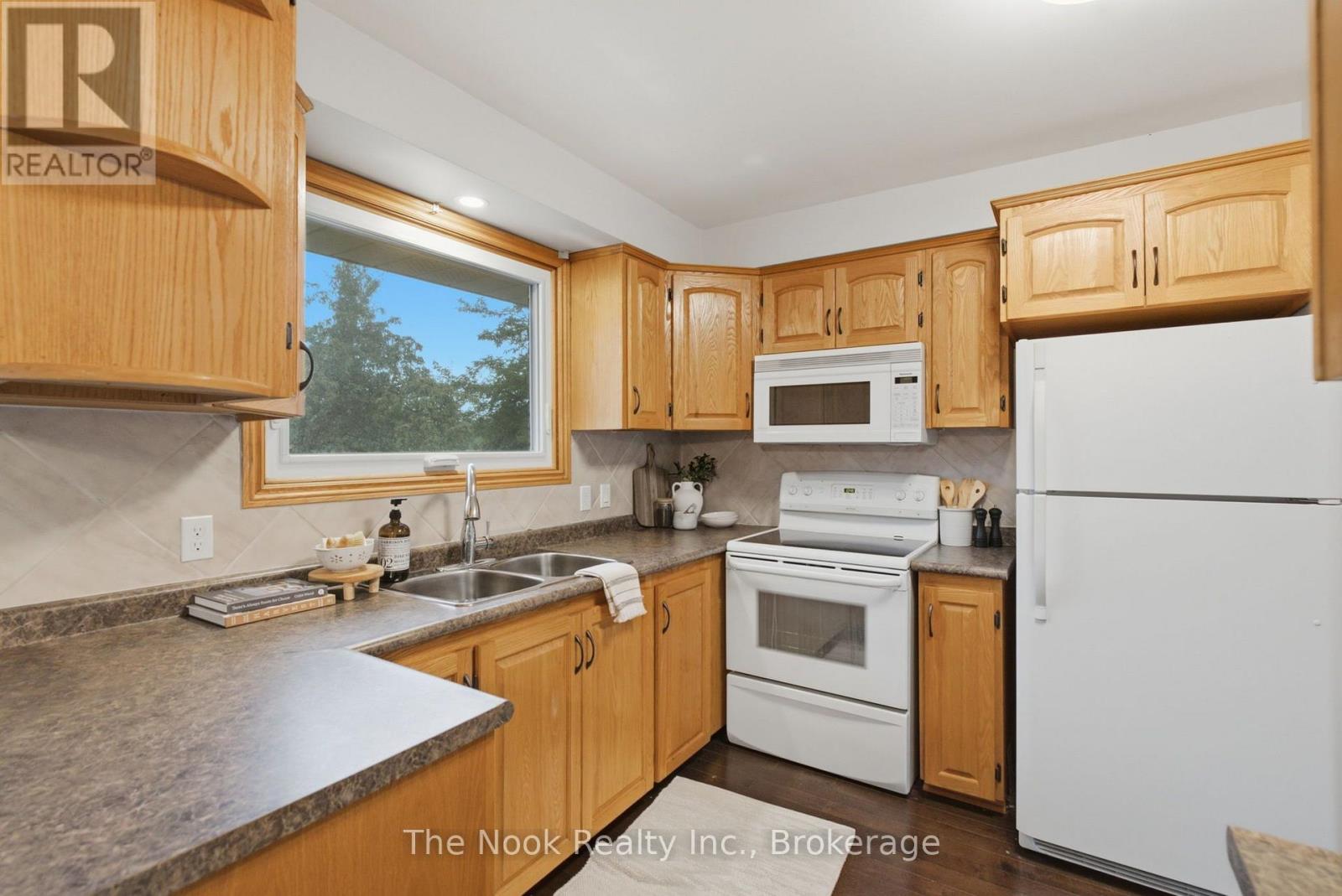 40 KEEWATIN STREET S - 26