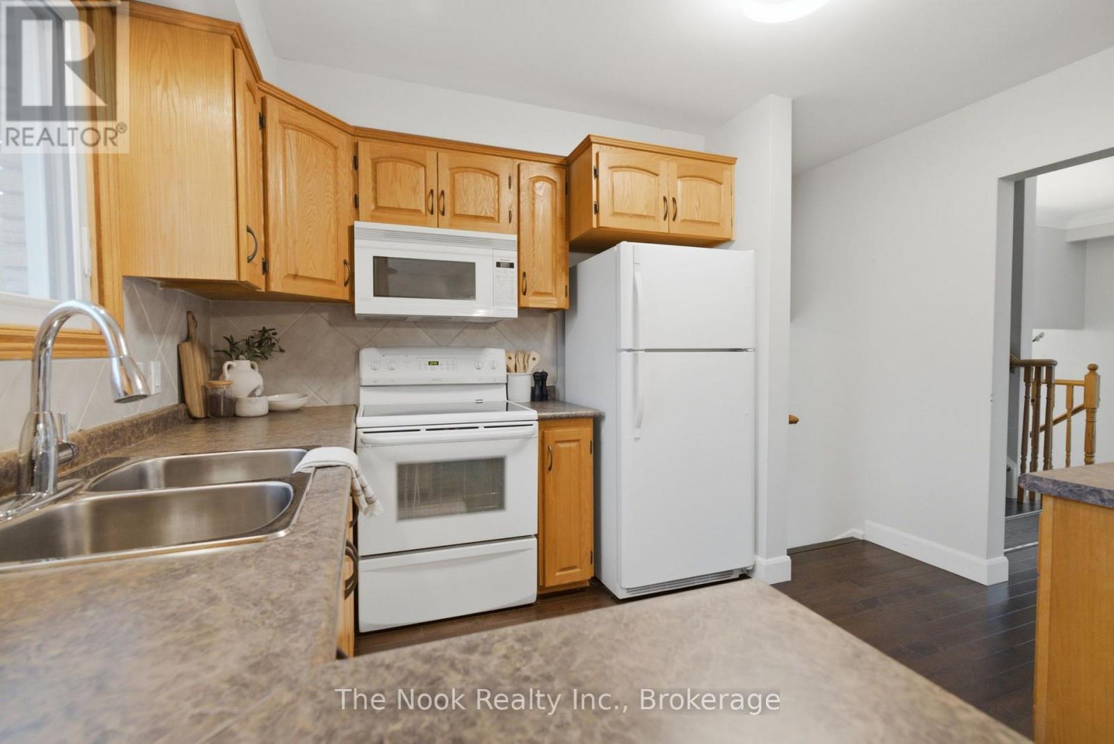 40 KEEWATIN STREET S - 28