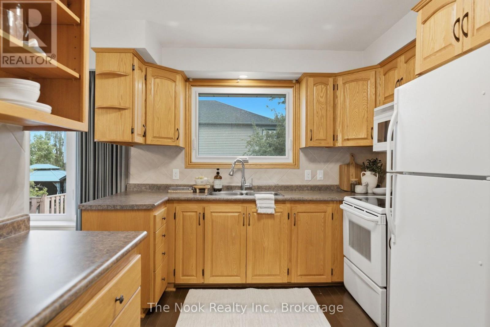 40 KEEWATIN STREET S - 30