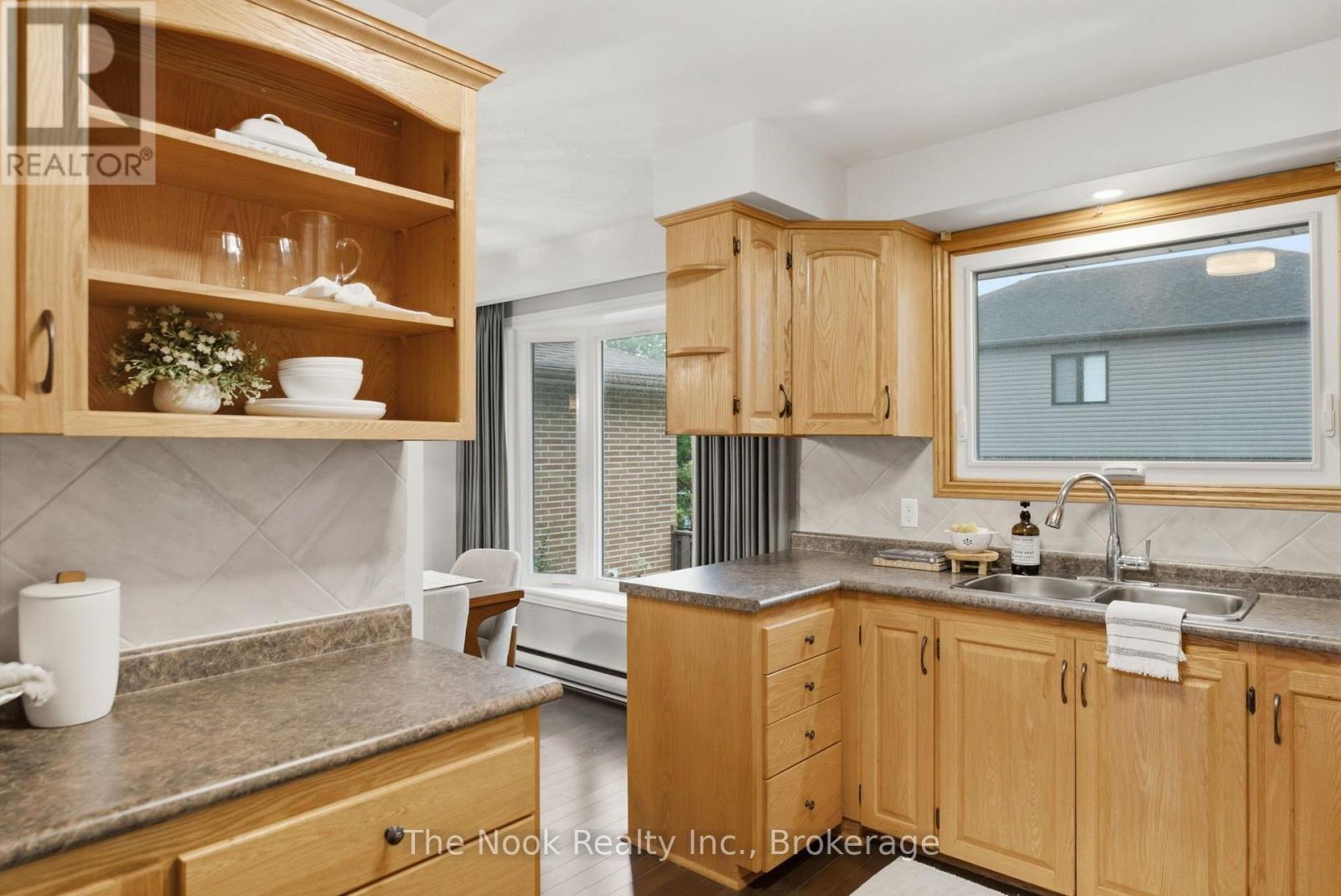 40 KEEWATIN STREET S - 31
