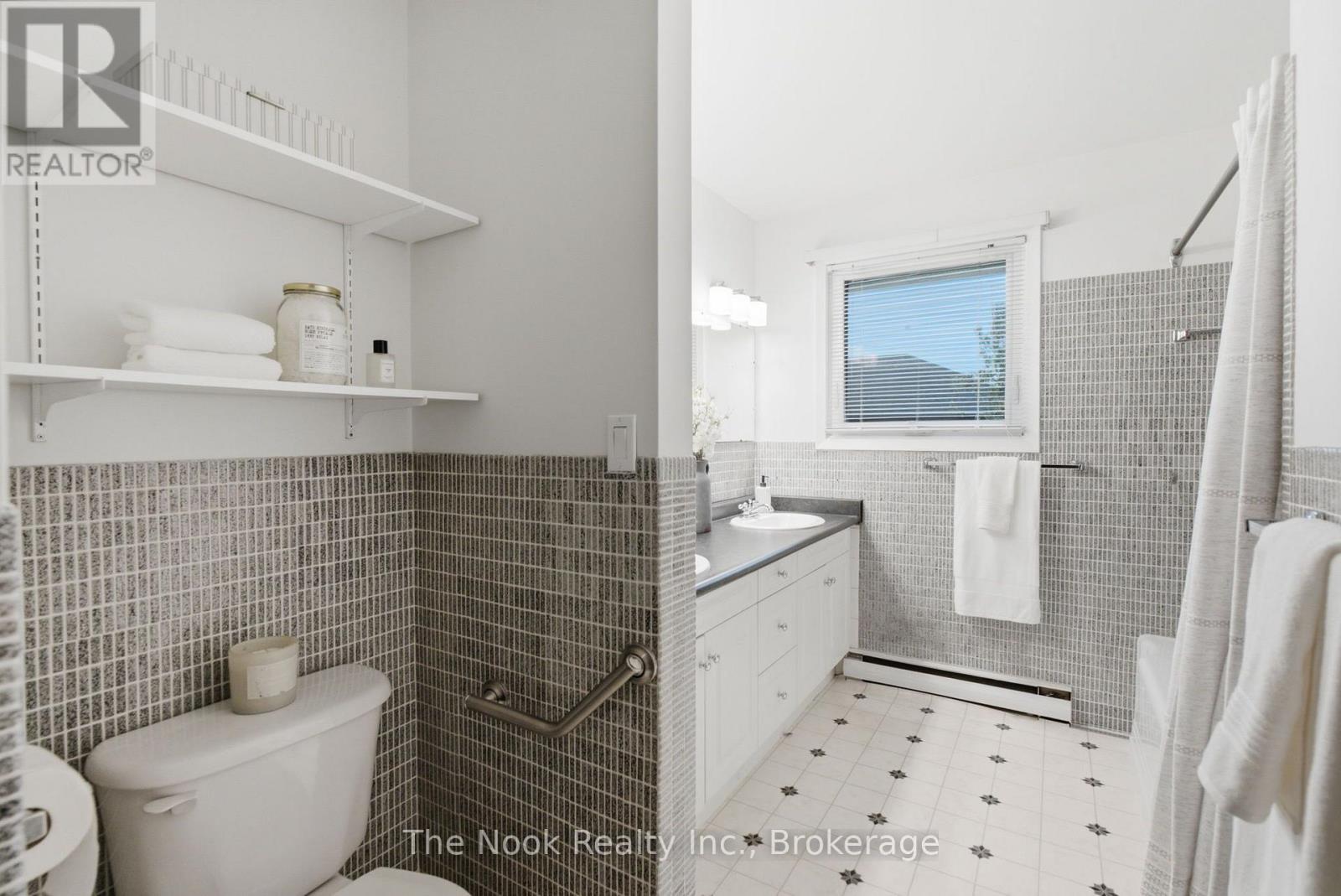 40 KEEWATIN STREET S - 38