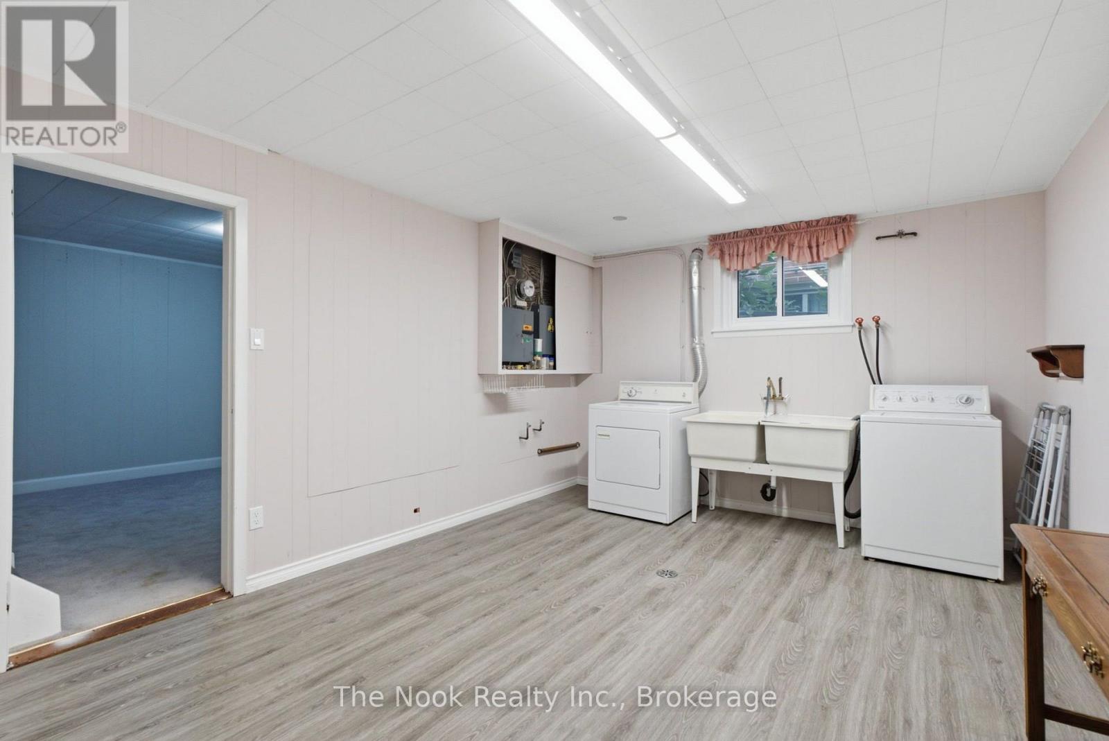 40 KEEWATIN STREET S - 40