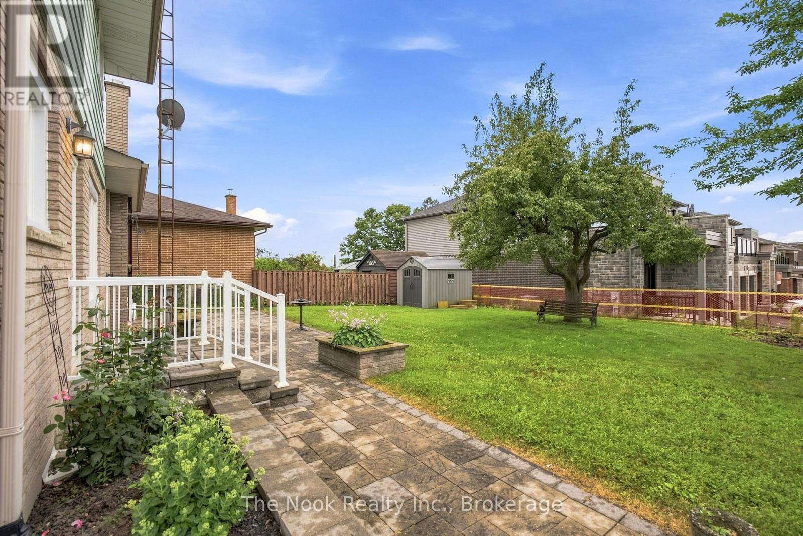 40 KEEWATIN STREET S - 44