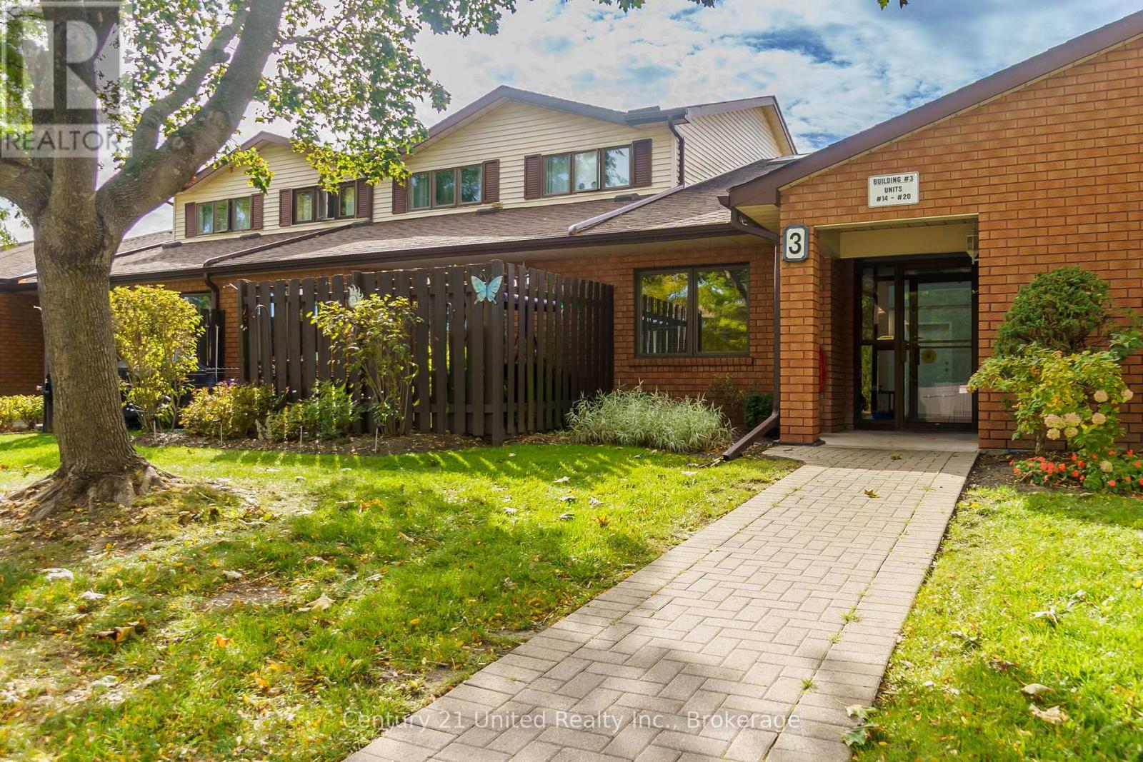 #15 36 CHAMPLAIN CRESCENT - 1