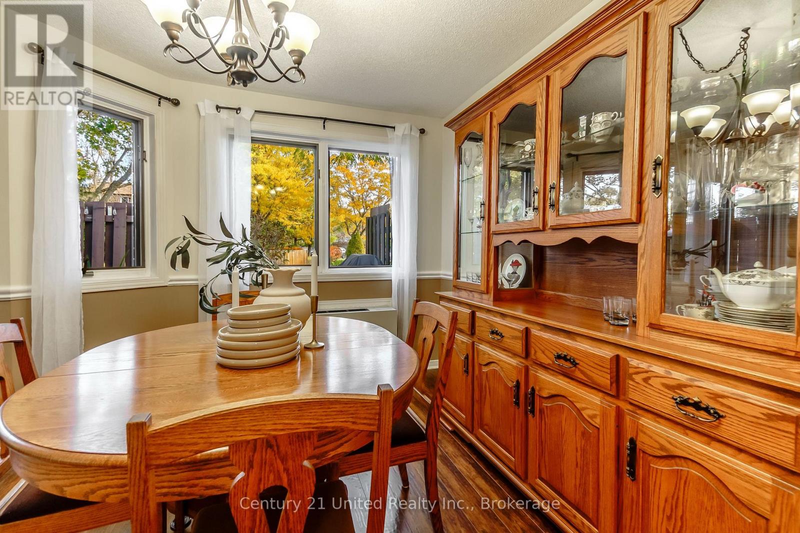 #15 36 CHAMPLAIN CRESCENT - 13