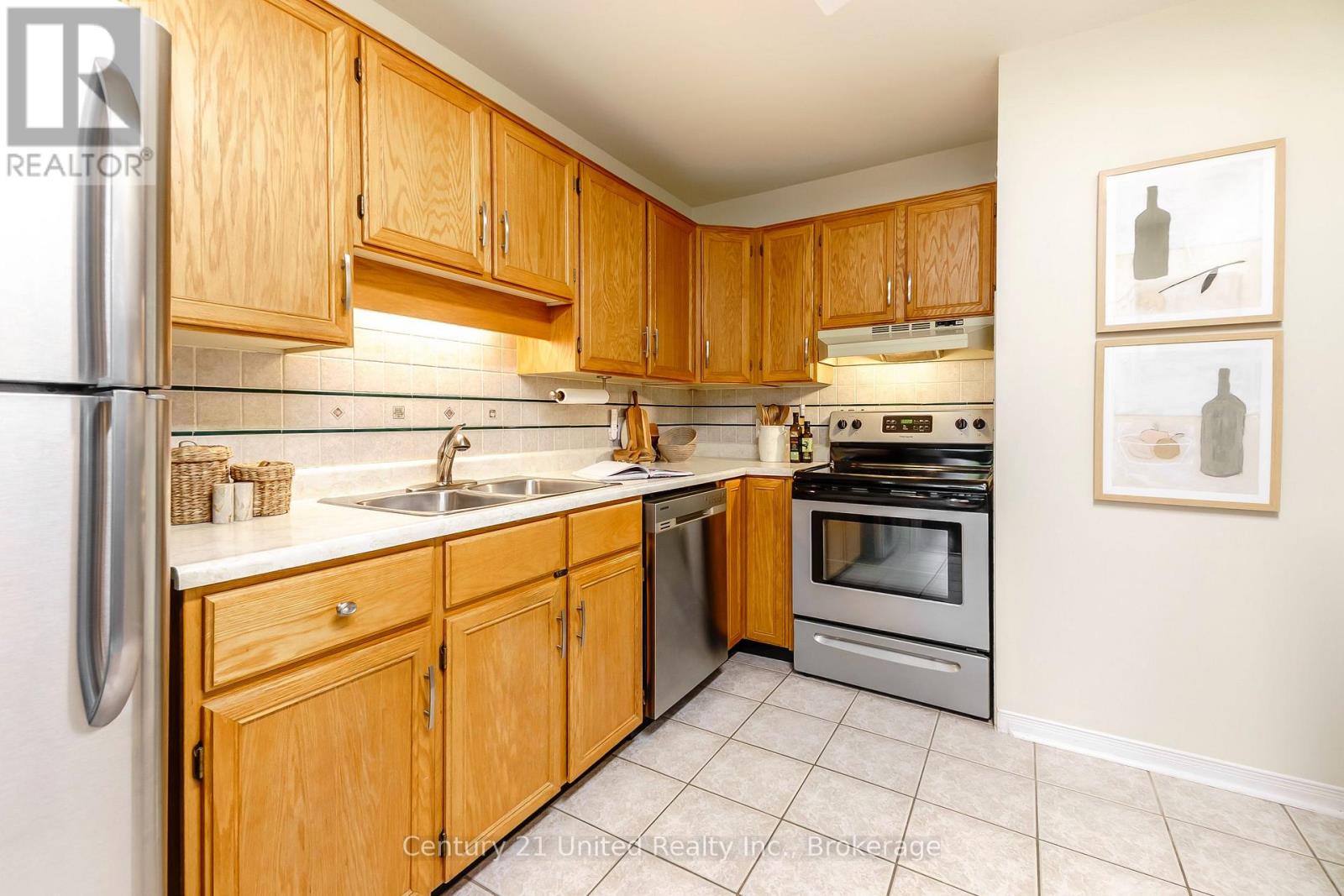 #15 36 CHAMPLAIN CRESCENT - 15