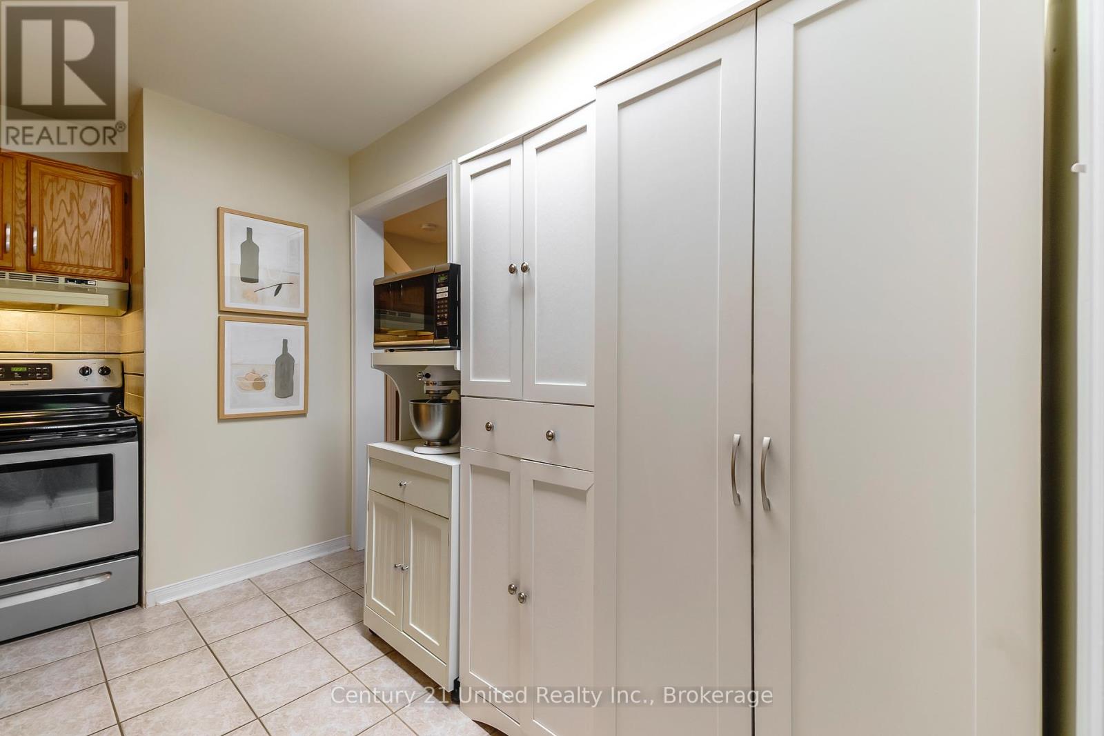 #15 36 CHAMPLAIN CRESCENT - 16