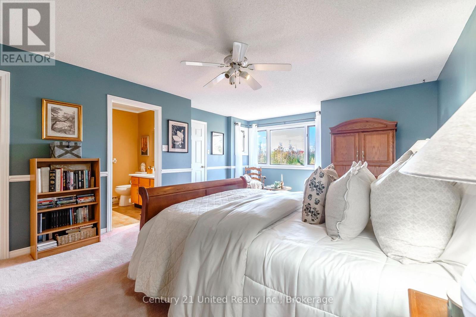 #15 36 CHAMPLAIN CRESCENT - 24
