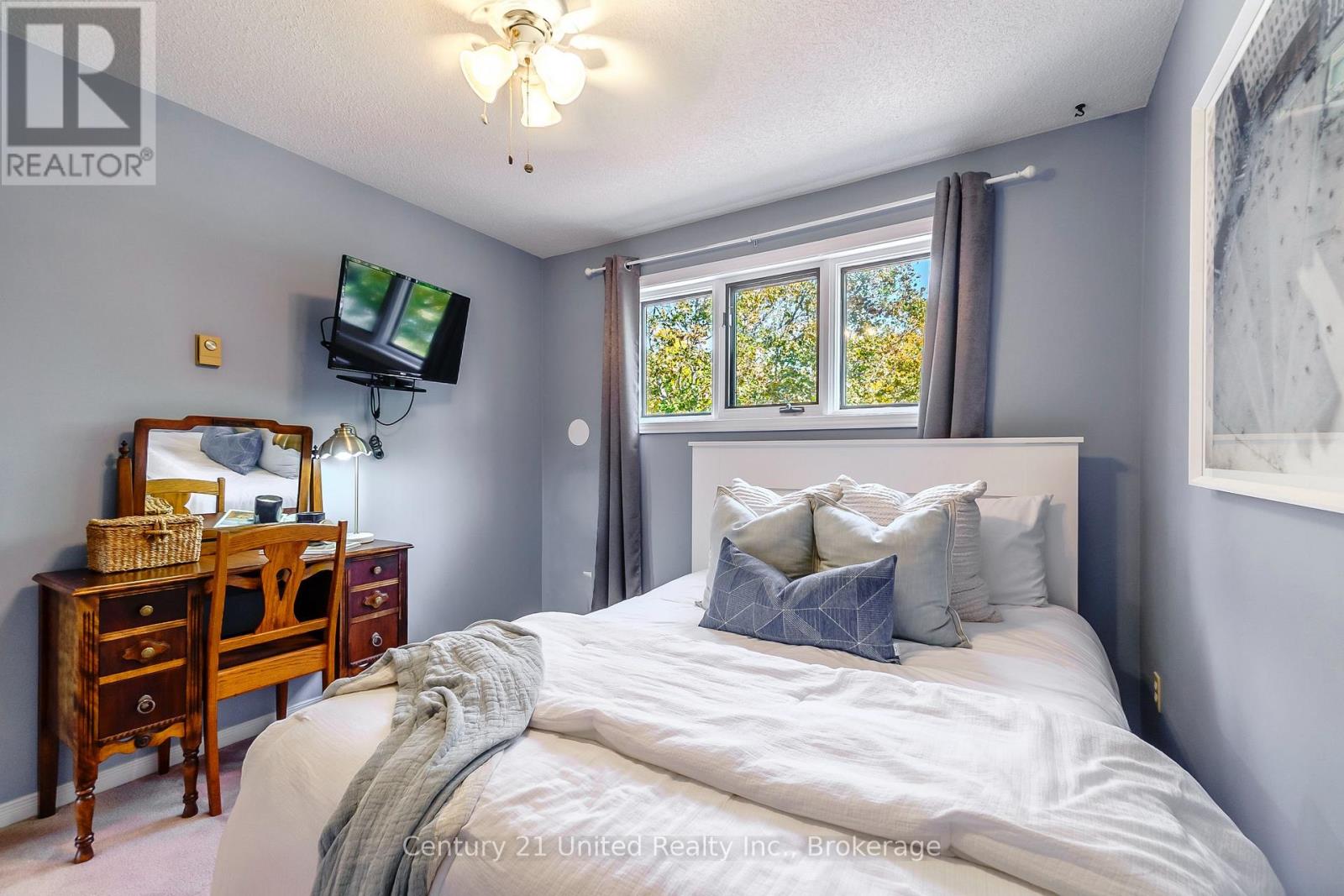 #15 36 CHAMPLAIN CRESCENT - 31