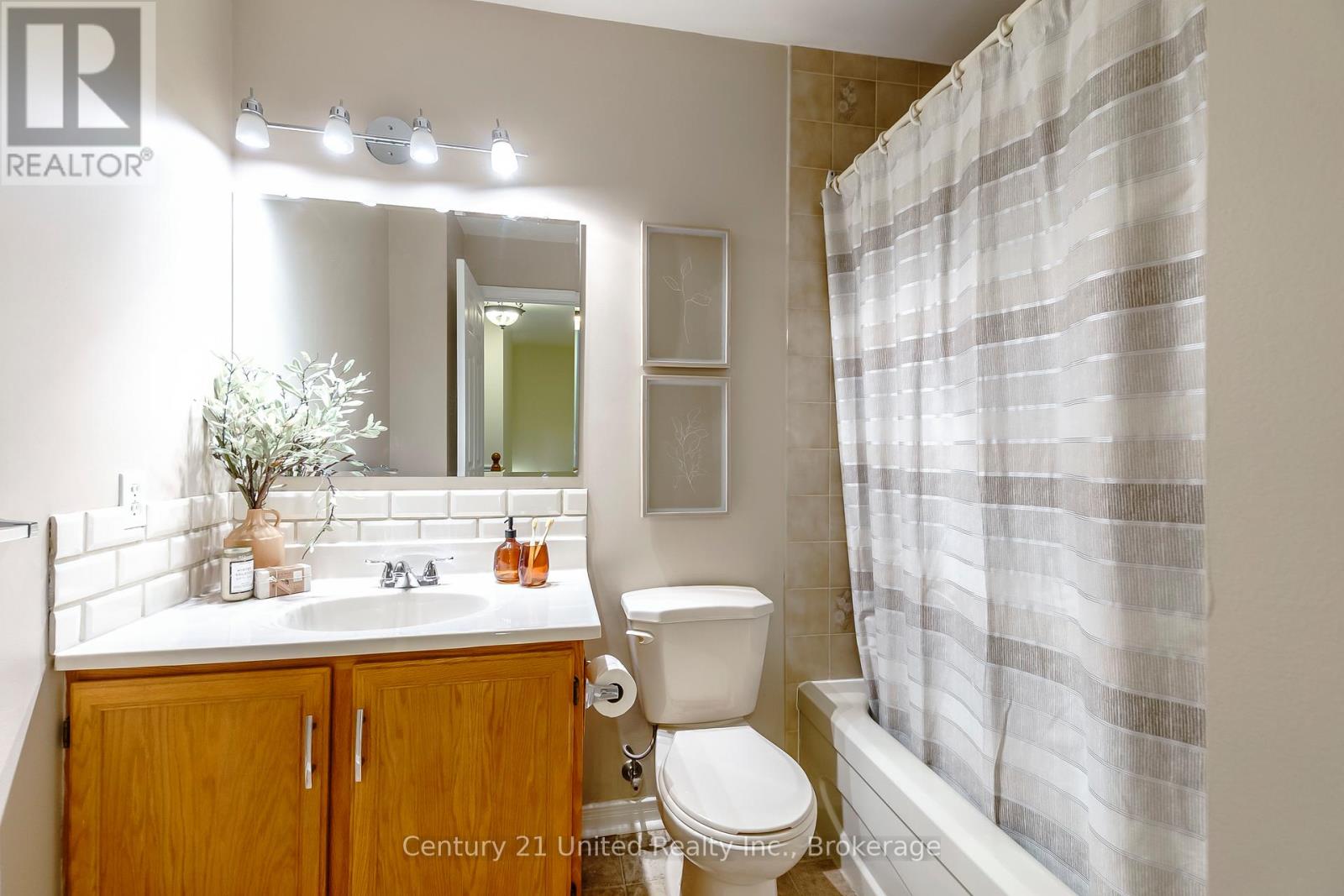 #15 36 CHAMPLAIN CRESCENT - 36