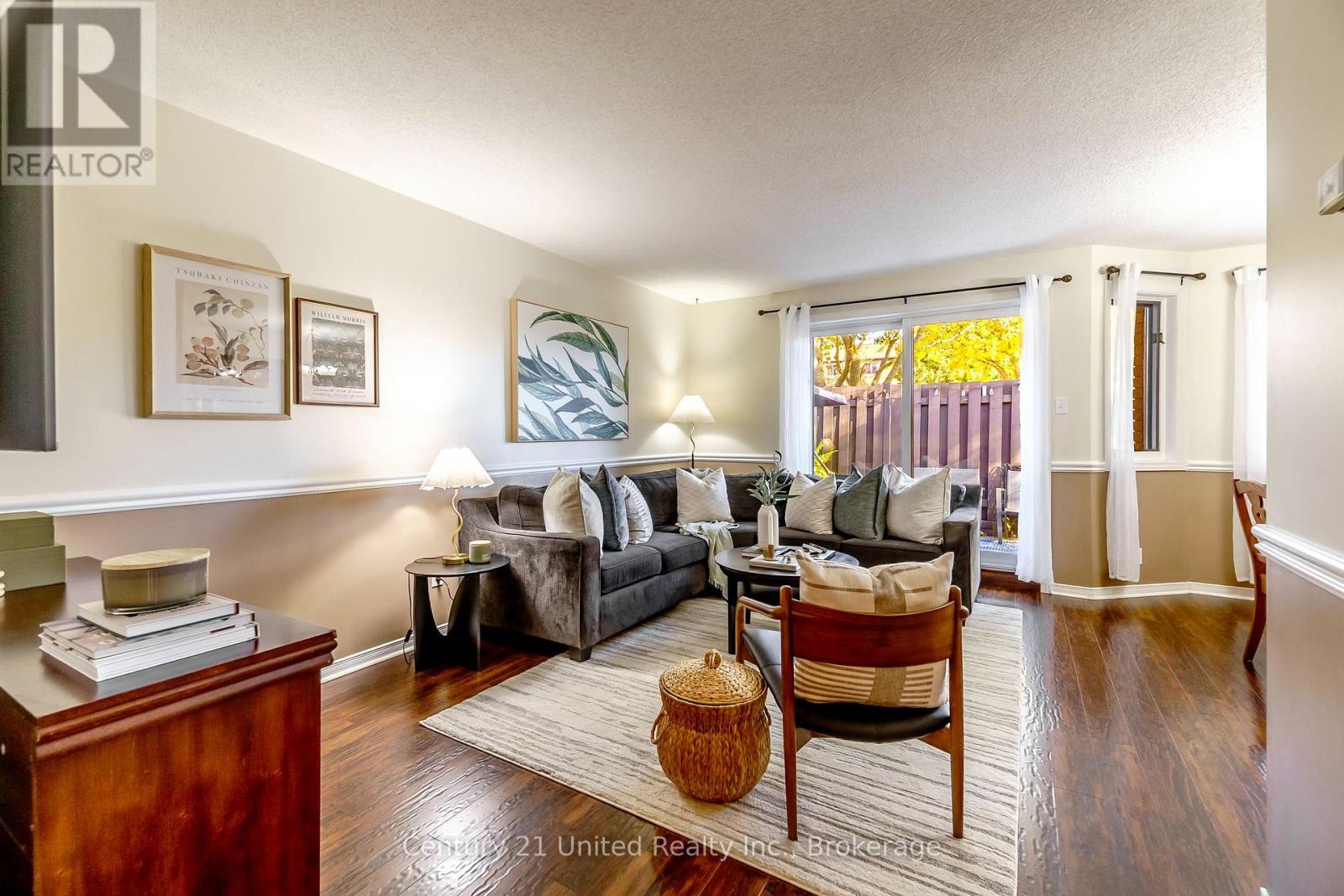 #15 36 CHAMPLAIN CRESCENT - 4