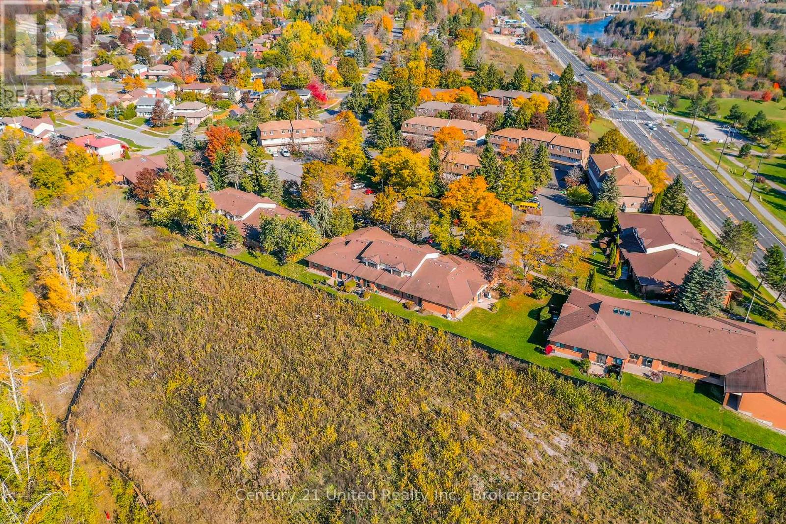 #15 36 CHAMPLAIN CRESCENT - 44