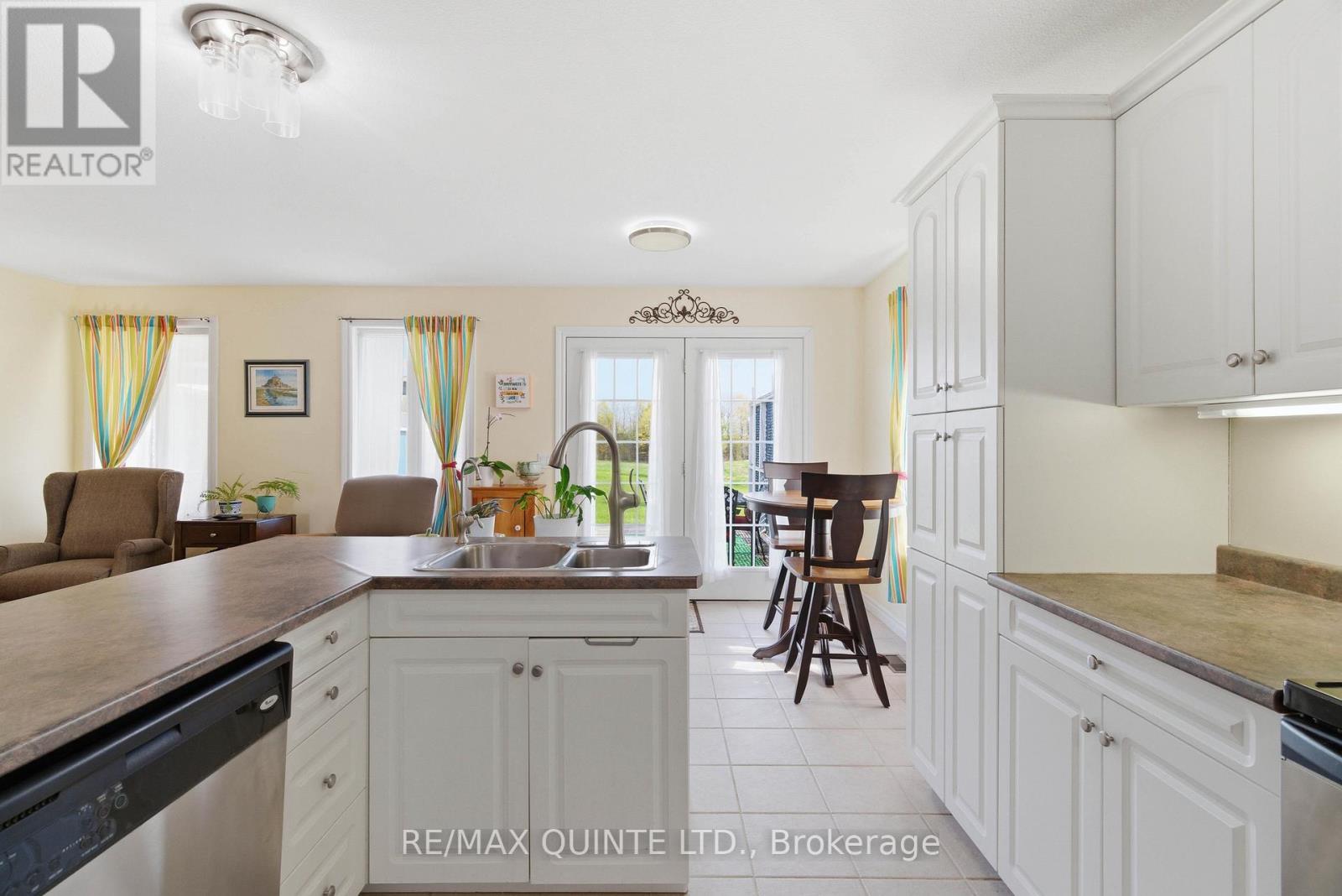 99 MCKENZIE STREET - 11