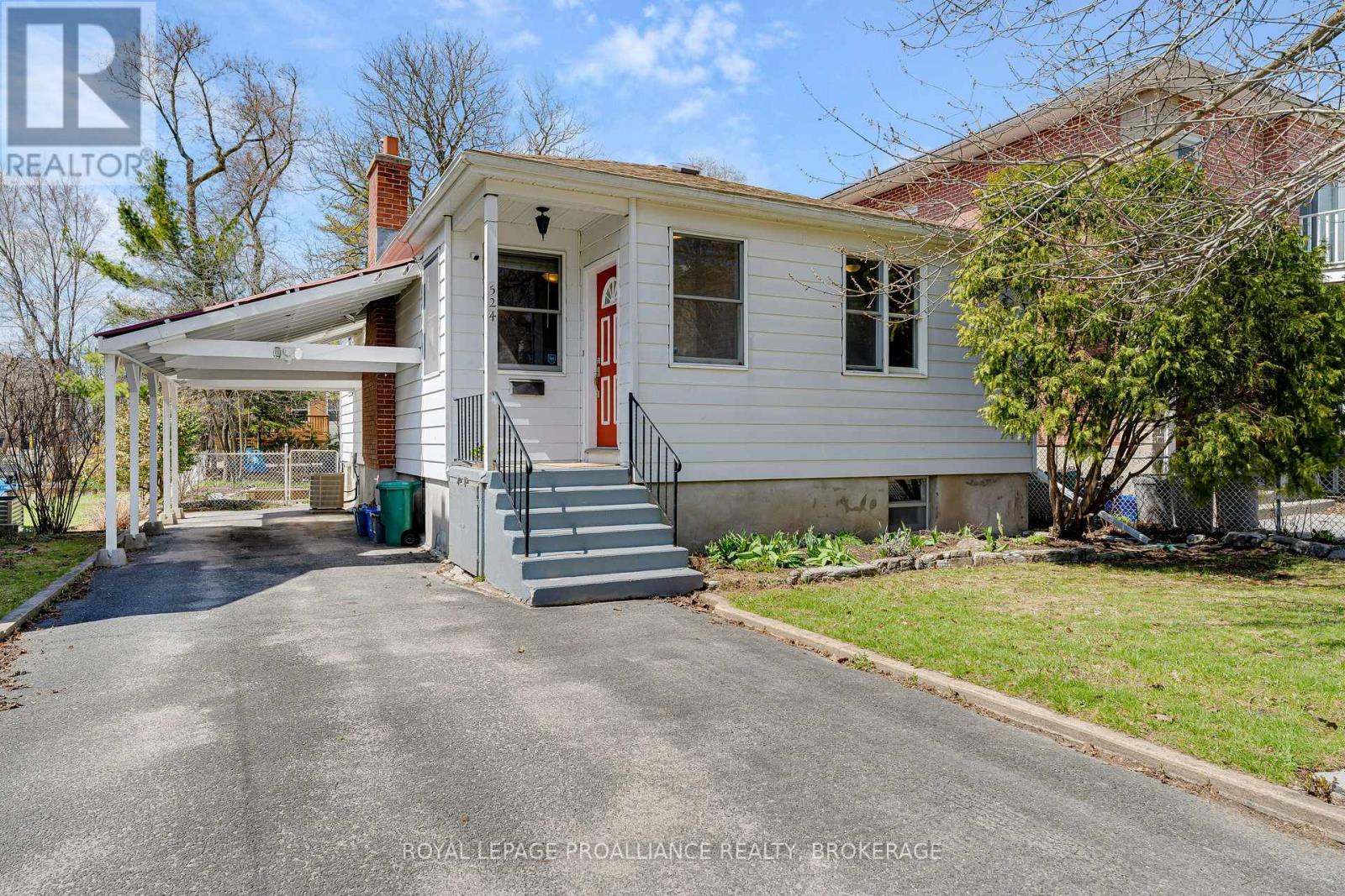 524 COLLEGE STREET - 1