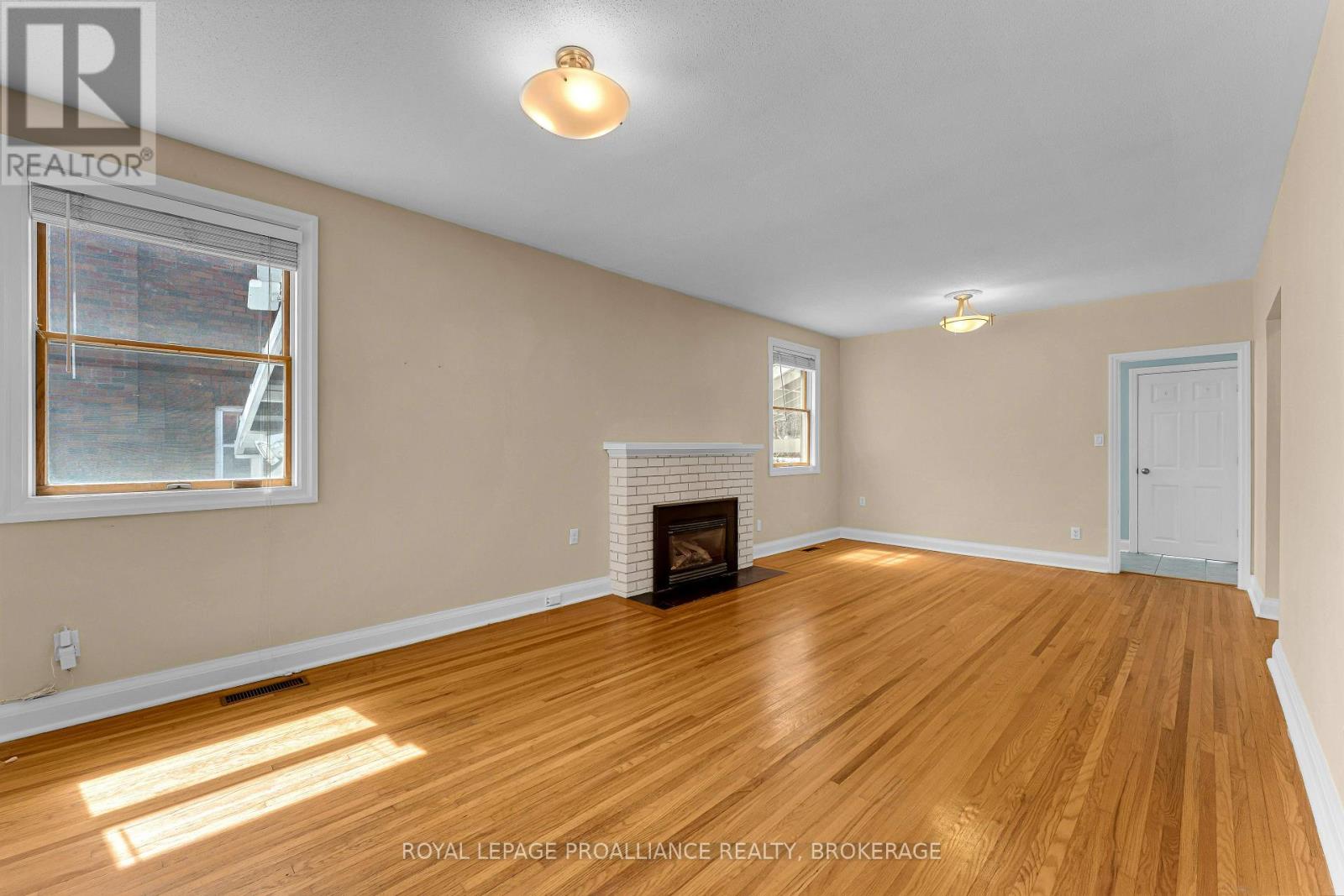 524 COLLEGE STREET - 10