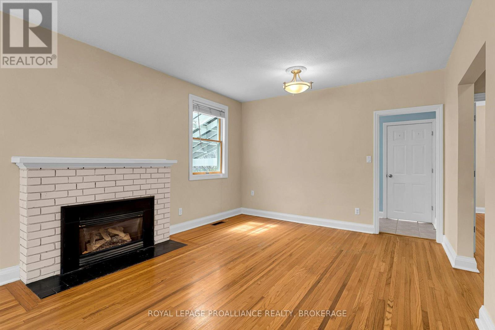 524 COLLEGE STREET - 11