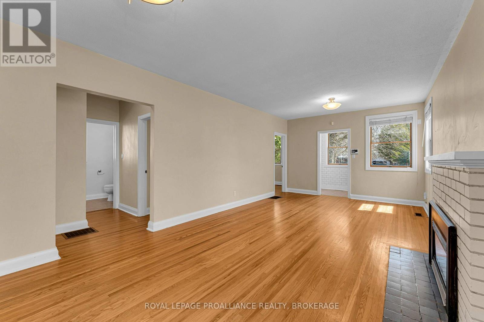 524 COLLEGE STREET - 12