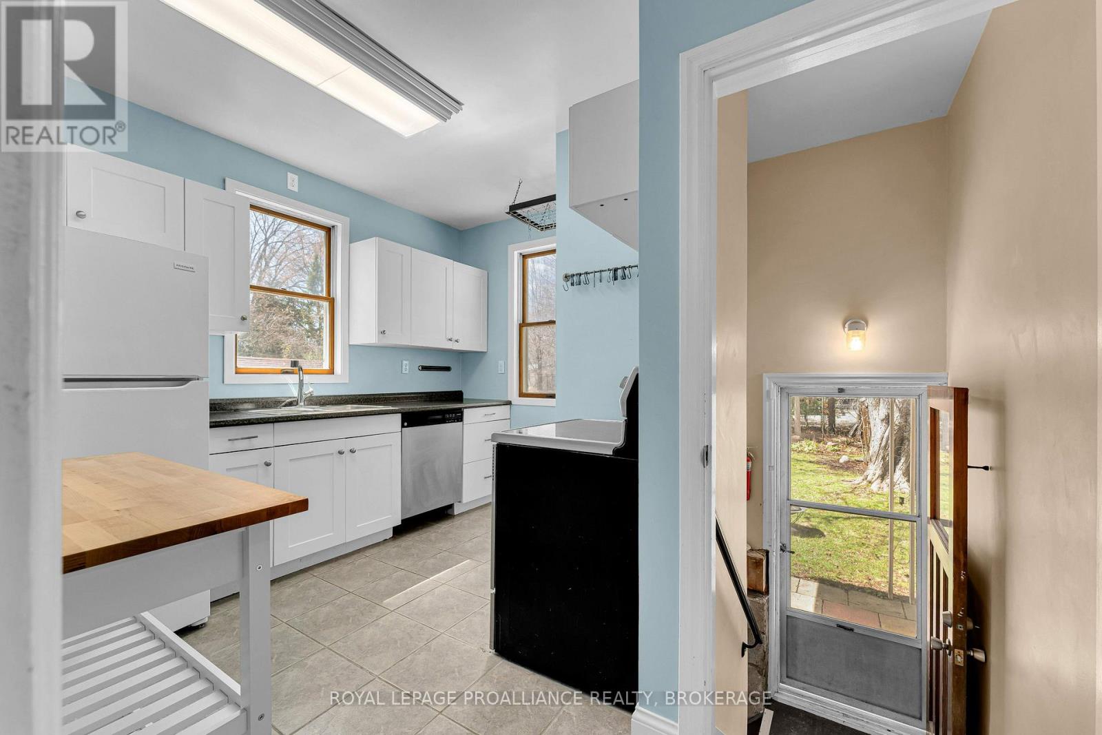 524 COLLEGE STREET - 13