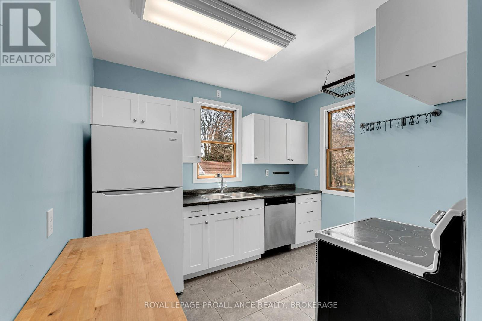 524 COLLEGE STREET - 14