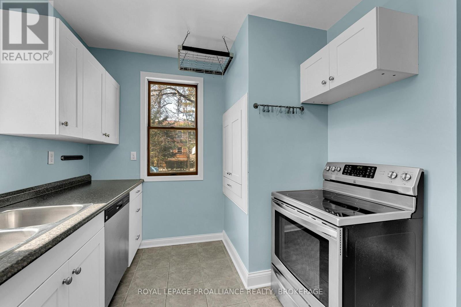 524 COLLEGE STREET - 15